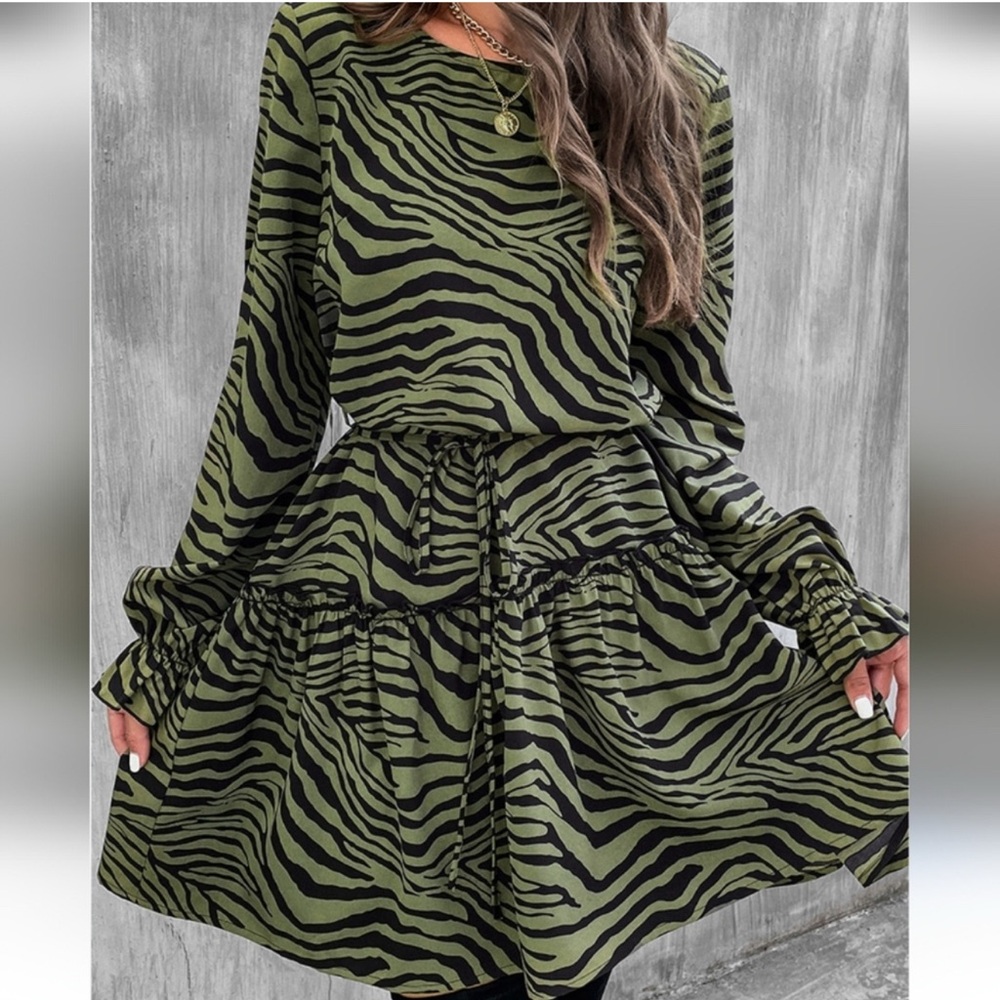 Cupshe Green and Black Zebra Long Sleeve Dress